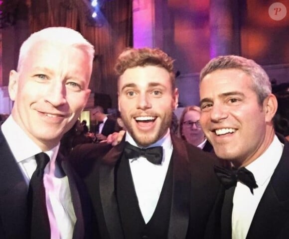 Gus Kenworthn, Anderson Cooper et Andy Cohen au au 14e gala de la fondation d'Elton John, le 12 novembre 2015 à New York