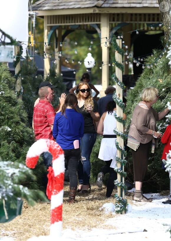 Mariah Carey sur le tournage de son nouveau film "A Christmas Melody" avec Lacey Chabert à Cincinnati dans l'Ohio, le 8 octobre 2015.