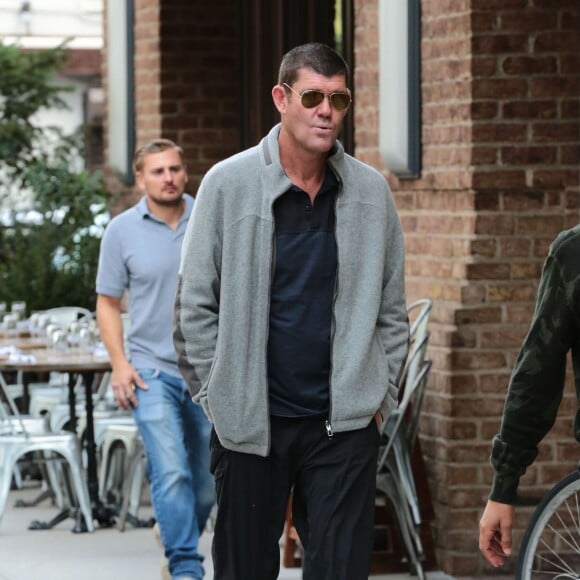 James Packer, le millionnaire amoureux de Mariah Carey, se promène dans les rues de New York. Le 21 septembre 2015