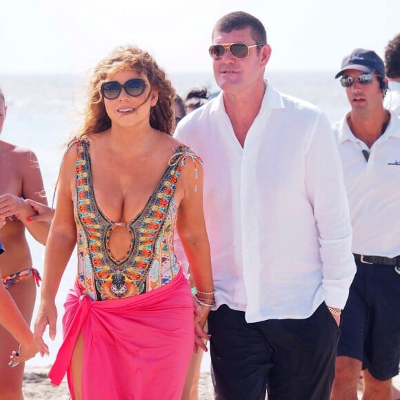 Mariah Carey et James Packer débarquent de l'Arctic le 1er juillet 2015.