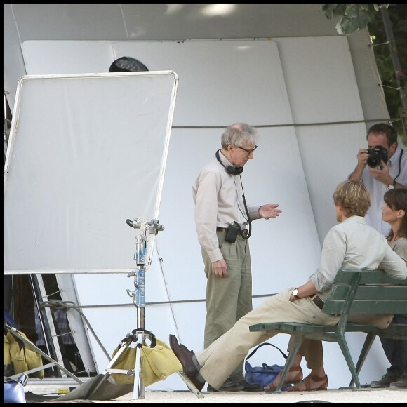 Carla Bruni-Sarkozy sur le tournage du film de Woody Allen, Minuit à Paris avec également Owen Wilson - Paris le 28 juillet 2010