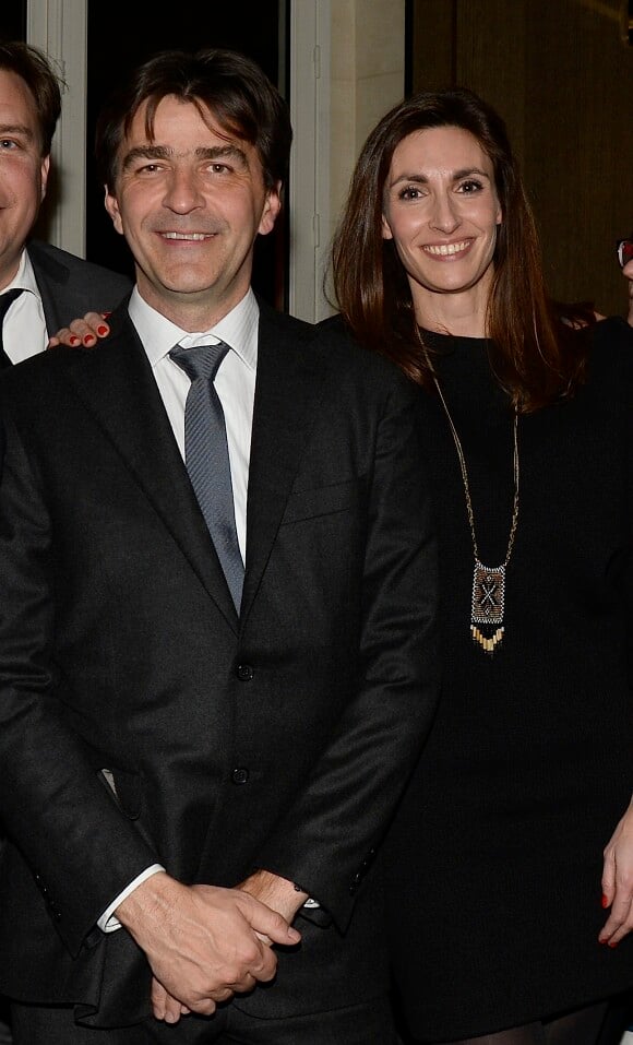 Yannick Alléno avec sa fiancée Laurence Bonnel, après avoir décroché trois étoiles au Guide Michelin au Victoria Club à Paris, le 2 février 2015