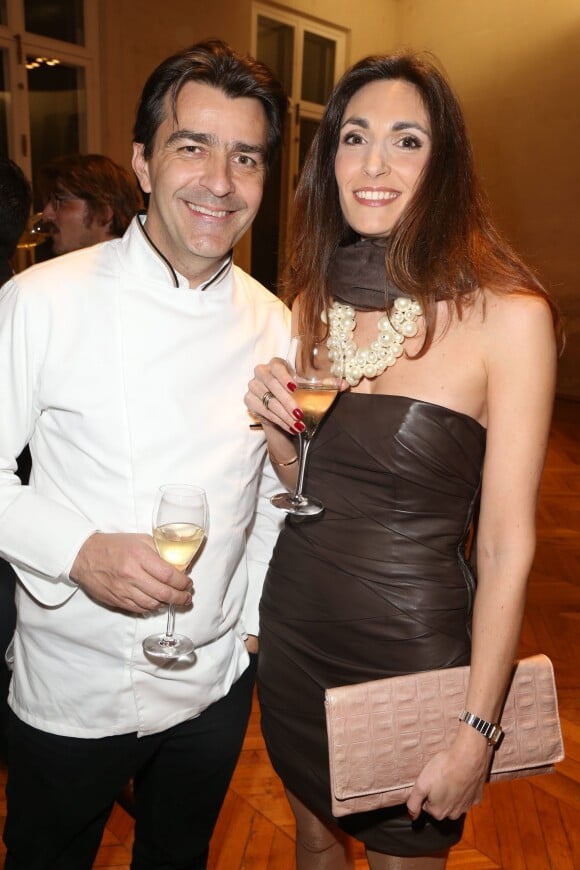 Yannick Alléno et sa compagne Laurence Bonnel - Sapins de Noel des créateurs à l'hôtel Salomon de Rothschild à Paris le 9 décembre 2013.