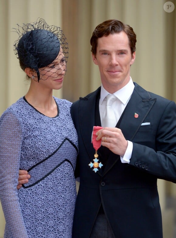 Benedict Cumberbatch et sa femme Sophie Hunter, fière, au palais de Buckingham à Londres le 10 novembre 2015.