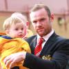 Wayne Rooney avec son fils Klay, le 5 octobre 2014 au stade Old Trafford de Manchester