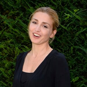 Julie Gayet au photocall du documentaire "Cinéaste(s)" lors du 8e Festival du Film Francophone d'Angoulême, le 30 août 2015.