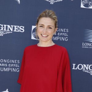 Exclusif - Julie Gayet posant lors du Longines Paris Eiffel Jumping au Champ-de-Mars à Paris, le 3 juillet 2015.