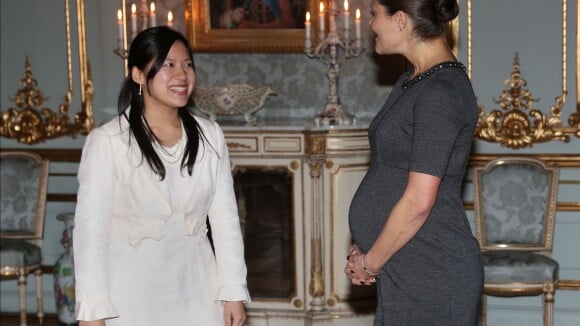 Victoria de Suède, enceinte : Un ventre bien rond devant la princesse Ayako