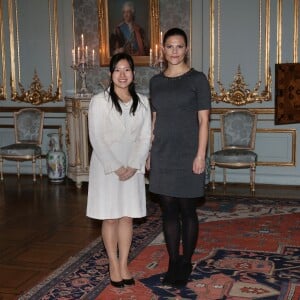 La princesse Victoria de Suède, enceinte de son deuxième enfant, recevait le 12 novembre 2015 la princesse Ayako de Takamado en audience au palais royal à Stockholm.