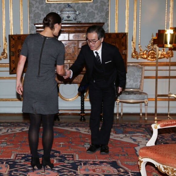 La princesse Victoria de Suède, enceinte de son deuxième enfant, recevait le 12 novembre 2015 la princesse Ayako de Takamado en audience au palais royal à Stockholm.