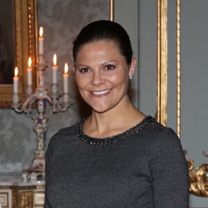 La princesse Victoria de Suède, enceinte de son deuxième enfant, recevait le 12 novembre 2015 la princesse Ayako de Takamado en audience au palais royal à Stockholm.