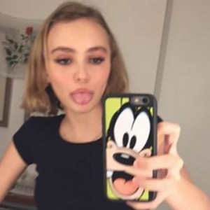 Lily-Rose Depp : Son hommage aux victimes des attentats à Paris, mal compris...