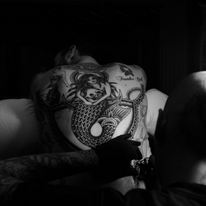Adam Levine s'est offert un nouveau tatouage en forme de sirène / photo postée sur Instagram.
