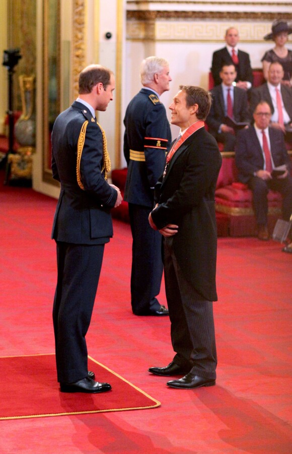 Johnny Wilkinson fait CBE par le prince William à Buckingham Palace à Londres, le 17 novembre 2015