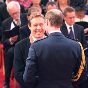 Johnny Wilkinson fait CBE par le prince William à Buckingham Palace à Londres, le 17 novembre 2015