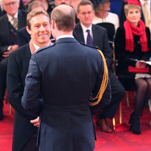 Johnny Wilkinson fait CBE par le prince William à Buckingham Palace à Londres, le 17 novembre 2015