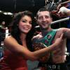 Carl Froch et sa compagne Rachel Cordinley après son titre de champion du monde décroché à la Trent FM Arena de Nottingham, le 17 octobre 2009