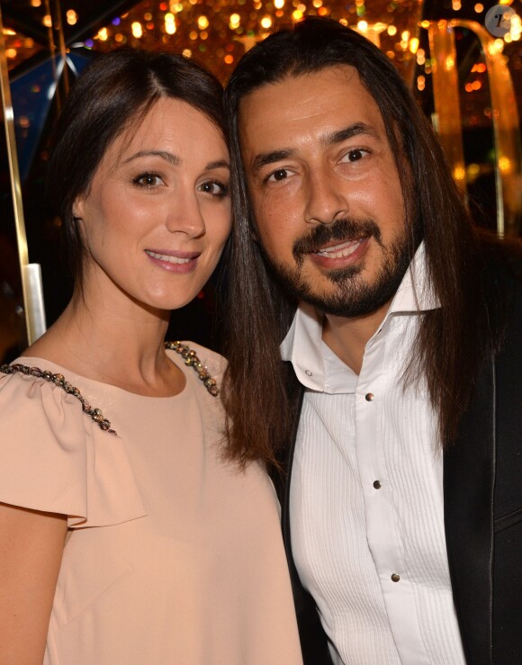 Moundir et son épouse Inès enceinte - 10e cérémonie des Globes de Cristal au Lido à Paris, le 13 avril 2015.
