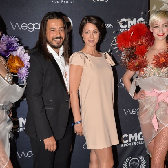 Moundir et sa femme Inès enceinte - 10e cérémonie des Globes de Cristal au Lido à Paris, le 13 avril 2015.