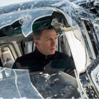 Box-office : James Bond et Kev Adams n'ont pas flanché face aux attentats