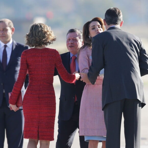 Le roi Felipe VI, la reine Letizia d'Espagne, le roi Abdallah II et la reine Rania de Jordanie - Le couple royal d'Espagne accueille le couple royal de Jordanie lors d'une cérémonie à l'aéroport à Madrid, le 19 novembre 2015.  Kings of Spain, Felipe and Letizia Ortiz VI attend of welcome ceremony to kings of Jordan, Abdullah II and his wife Queen Rania at the airport in Madrid, on Thursday 19th November, 2015.19/11/2015 - Madrid