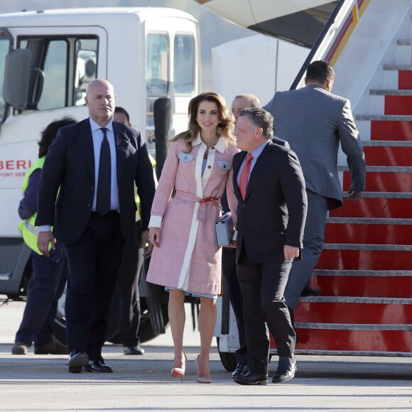 Le roi Abdallah II et la reine Rania de Jordanie - Le couple royal d'Espagne accueille le couple royal de Jordanie lors d'une cérémonie à l'aéroport à Madrid, le 19 novembre 2015.  Kings of Spain, Felipe and Letizia Ortiz VI attend of welcome ceremony to kings of Jordan, Abdullah II and his wife Queen Rania at the airport in Madrid, on Thursday 19th November, 2015.19/11/2015 - Madrid