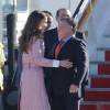 Arrivée avant lui, Rania de Jordanie accueille son mari à Madrid ! Le roi Abdullah II et la reine Rania de Jordanie - Le couple royal d'Espagne accueille le couple royal de Jordanie lors d'une cérémonie à l'aéroport à Madrid, le 19 novembre 2015.
