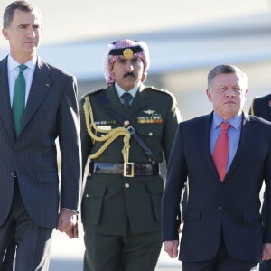 Le roi Felipe VI d'Espagne et le roi Abdallah II de Jordanie - Le couple royal d'Espagne accueille le couple royal de Jordanie lors d'une cérémonie à l'aéroport à Madrid, le 19 novembre 2015.  Kings of Spain, Felipe and Letizia Ortiz VI attend of welcome ceremony to kings of Jordan, Abdullah II and his wife Queen Rania at the airport in Madrid, on Thursday 19th November, 2015.19/11/2015 - Madrid