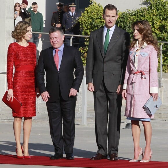 Le roi Felipe VI, la reine Letizia d'Espagne, le roi Abdallah II et la reine Rania de Jordanie - Le couple royal d'Espagne accueille le couple royal de Jordanie lors d'une cérémonie à l'aéroport à Madrid, le 19 novembre 2015.  Kings of Spain, Felipe and Letizia Ortiz VI attend of welcome ceremony to kings of Jordan, Abdullah II and his wife Queen Rania at the airport in Madrid, on Thursday 19th November, 2015.19/11/2015 - Madrid