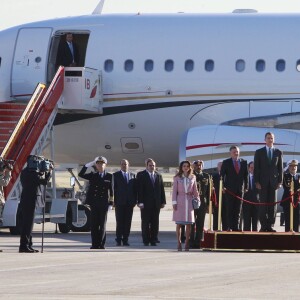 Le roi Felipe VI, la reine Letizia d'Espagne, le roi Abdallah II et la reine Rania de Jordanie - Le couple royal d'Espagne accueille le couple royal de Jordanie lors d'une cérémonie à l'aéroport à Madrid, le 19 novembre 2015.  Kings of Spain, Felipe and Letizia Ortiz VI attend of welcome ceremony to kings of Jordan, Abdullah II and his wife Queen Rania at the airport in Madrid, on Thursday 19th November, 2015.19/11/2015 - Madrid