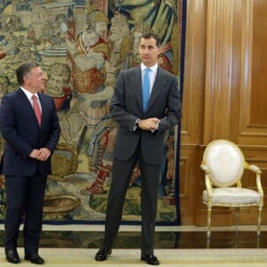 Le roi Felipe VI reçoit le roi Abdullah II de Jordanie au palais de la Zarzuela à Madrid en Espagne le 20 novembre 2015