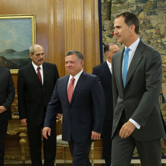 Le roi Felipe VI reçoit le roi Abdullah II de Jordanie au palais de la Zarzuela à Madrid en Espagne le 20 novembre 2015