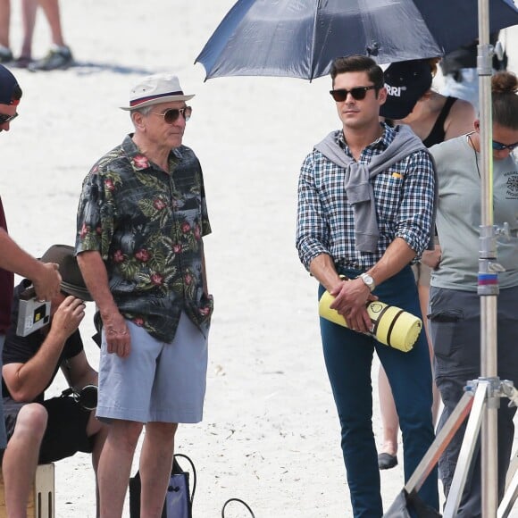 Exclusif - Robert De Niro et Zac Efron sur le tournage du film "Dirty Grandpa" à Tybee Island en Georgie, le 4 mai 2015.