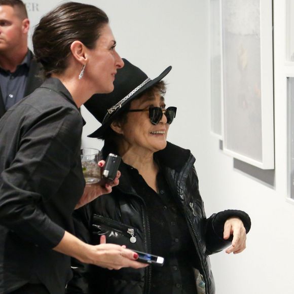 Mary McCartney et Yoko Ono - Vernissage de l'exposition Linda McCartney et Mary McCartney: Mother Daughter à la galerie Gagosian, le 20 novembre 2015.