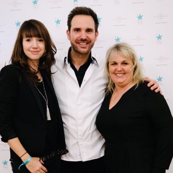 Christophe Michalak, son épouse Delphine McCarty et Valérie Damidot - Goûter organisé par le chef pâtissier Christophe Michalak et le Plaza Athénée en faveur de l'Etoile de Martin, le 21 novembre 2015.