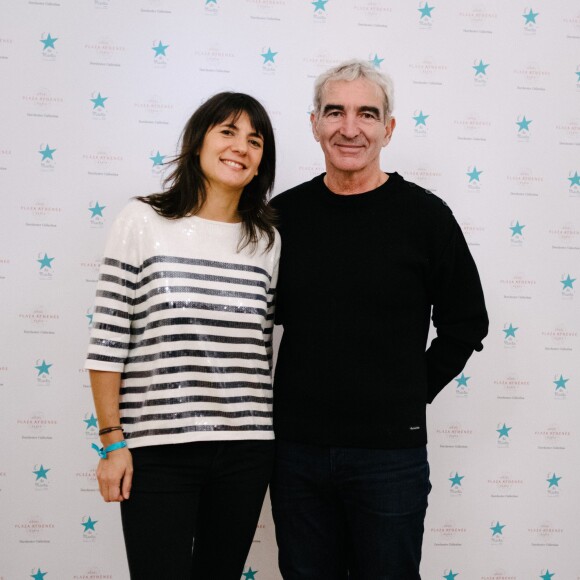 Estelle Denis et Raymond Domenech - Goûter organisé par le chef pâtissier Christophe Michalak et le Plaza Athénée en faveur de l'Etoile de Martin, le 21 novembre 2015.