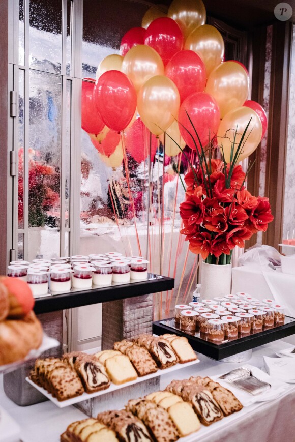 Goûter organisé par le chef pâtissier Christophe Michalak et le Plaza Athénée en faveur de l'Etoile de Martin, le 21 novembre 2015.