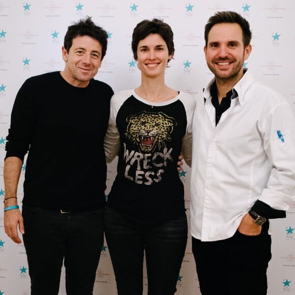 Christophe Michalak avec Patrick Bruel et Eglantine Emeyé - Goûter organisé par le chef pâtissier Christophe Michalak et le Plaza Athénée en faveur de l'Etoile de Martin, le 21 novembre 2015.