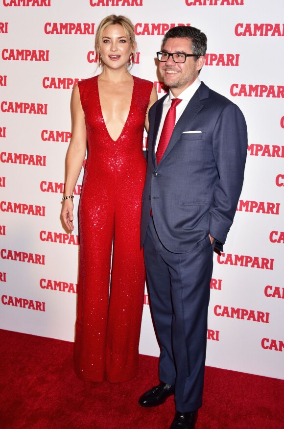 Kate Hudson et Bob Kunze-Concewitz (Groupe Campari CEO) à la soirée de lancement du calendrier Campari 2016 au Standard Hotel de New York, le 18 novembre 2015