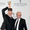 Le réalisateur Erick Zonca et le producteur Georges Campana, lauréats du meilleur téléfilm (Soldat Blanc) - Cérémonie des International Emmy Awards à New York le 23 novembre 2015