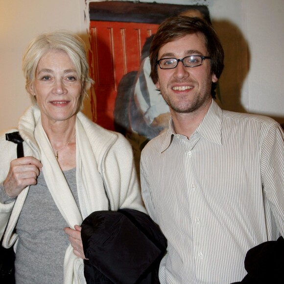 Françoise Hardy et son fils Thomas Dutronc à Paris, le 21 décembre 2007.