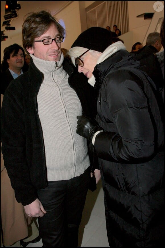 Françoise Hardy et son fils Thomas Dutronc à Paris, le 21 décembre 2007.