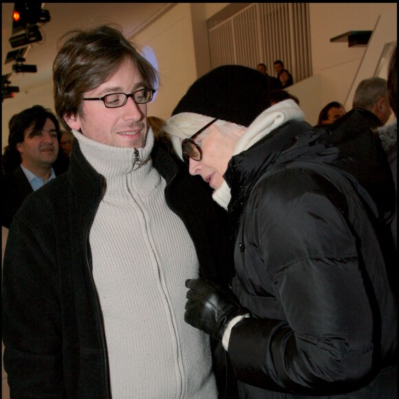 Françoise Hardy et son fils Thomas Dutronc à Paris, le 21 décembre 2007.