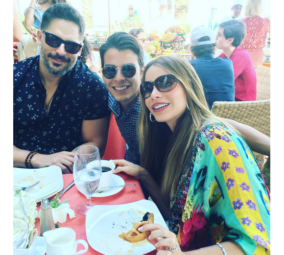 Sofia Vergara, son mari Joe Manganiello et son fils Manolo au lendemain de son mariage / photo postée sur le compte Instagram de Manolo Gonzalez.