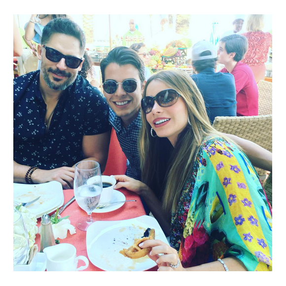 Sofia Vergara, son mari Joe Manganiello et son fils Manolo au lendemain de son mariage / photo postée sur le compte Instagram de Manolo Gonzalez.