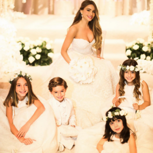 Sofia Vergara et ses demoiselles d'honneur / photo postée sur le compte Instagram de Sofia Vergara.