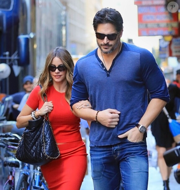 Sofia Vergara et son compagnon Joe Manganiello se promènent dans les rues de New York. Le 23 septembre 2015  9/23/15 Sofia Vergara and Joe Manganiello are seen in New York City.23/09/2015 - New York