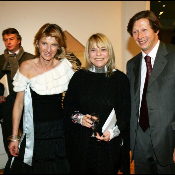 Jerome de Noirmont, sa femme Emmanuelle et France Gall au dîner des 10 ans de la galerie Jerome de Noirmont à Paris, le 25 novembre 2004