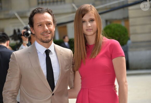 Stefano Accorsi et sa compagne Bianca Vitali - Arrivée des people au défilé de mode homme "Valentino", collection Printemps-Eté 2015 à l'hôtel Salomon de Rothschild à Paris, le 25 juin 2014.