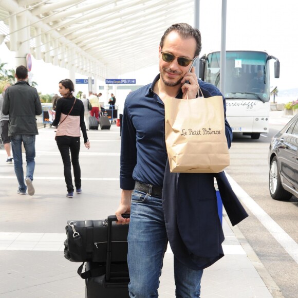 Stefano Accorsi - People arrivant à l'aéroport de Nice pour prendre l’avion à la fin du 68e Festival du film de Cannes, le 23 mai 2015